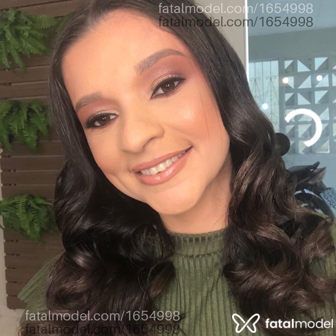 Acompanhante mulher morena (o) de olhos mel - Mirelly Freitas