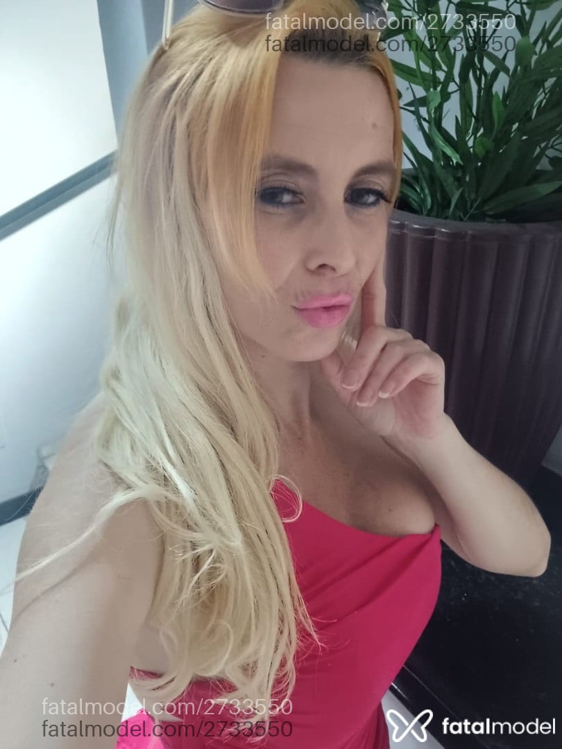 Acompanhante mulher loira (o) de olhos azuis - Emilly Acompanhante mulher loira (o) de olhos azuis - Emilly