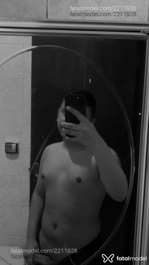 Acompanhante homem morena (o) de olhos castanhos - Max