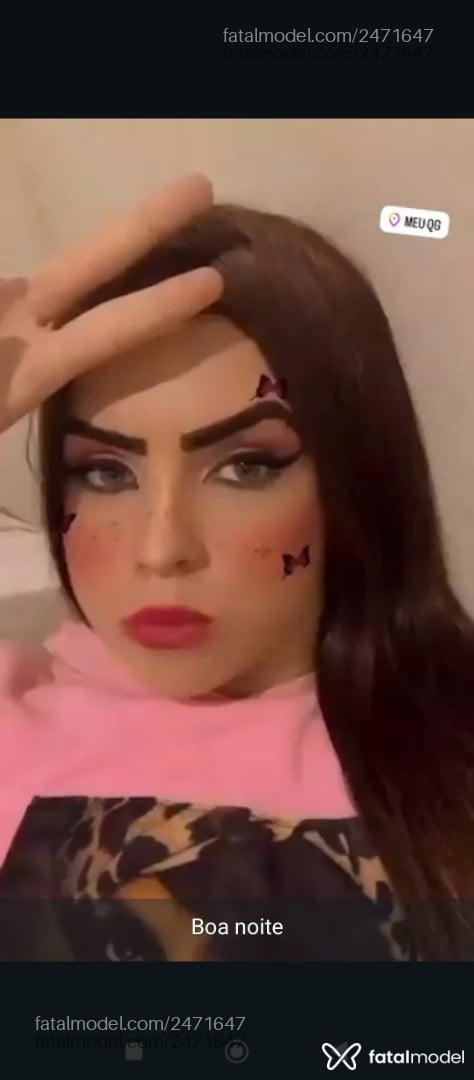 Acompanhante mulher trans com cabelo castanho de olhos verdes - Luanny Moura