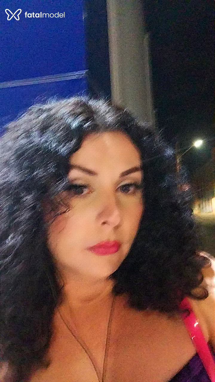 Acompanhante mulher trans com cabelo castanho de olhos mel - Sabrina