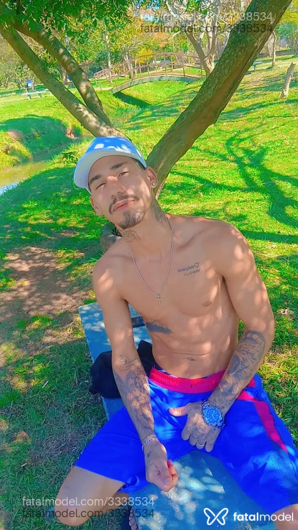 Acompanhante homem com cabelo castanho de olhos castanhos - Aries Fernando