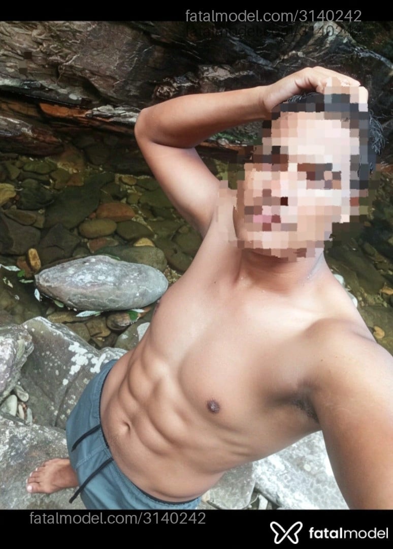 Acompanhante homem morena (o) de olhos castanhos - Lemos