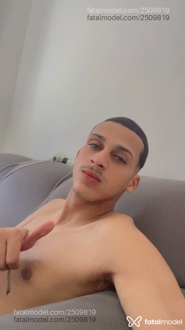 Acompanhante homem morena (o) de olhos verdes - Wesley