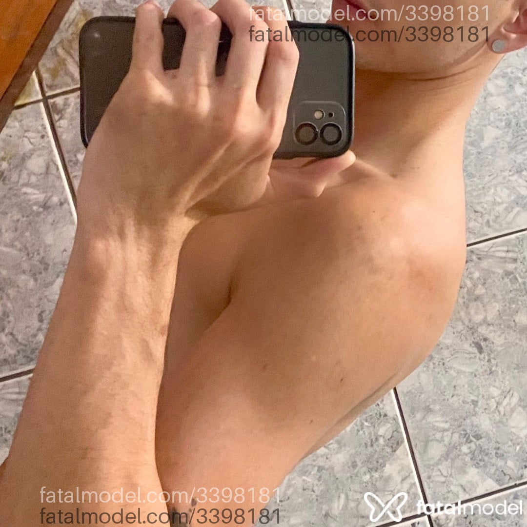 Acompanhante homem morena (o) de olhos pretos - Hig