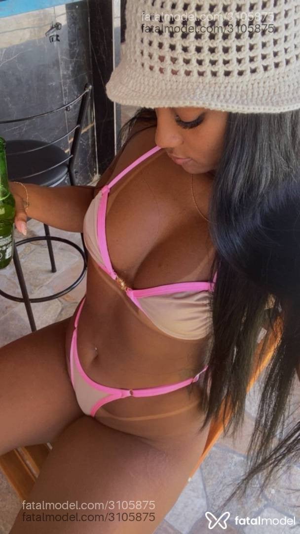 Acompanhante mulher morena (o) de olhos pretos em Porto Seguro Acompanhante mulher morena (o) de olhos pretos em Porto Seguro - Karol