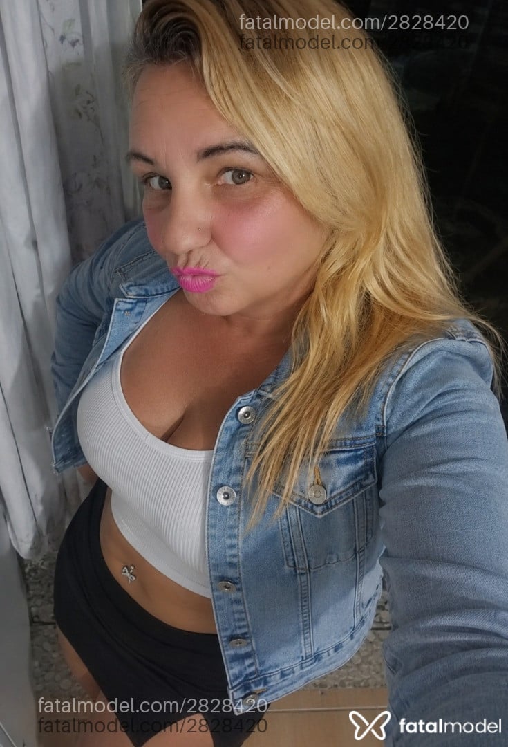 Acompanhante mulher loira (o) de olhos castanhos - Tais Pitanguinha