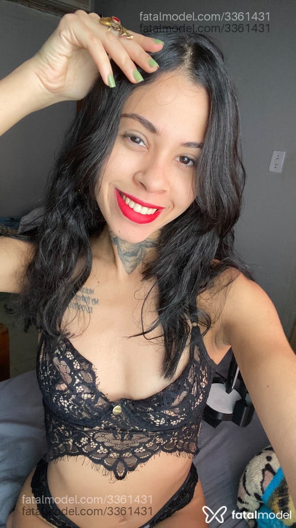 Acompanhante mulher morena (o) de olhos castanhos - Pandora