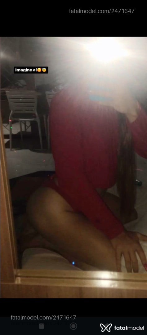 Acompanhante mulher trans com cabelo castanho de olhos verdes - Luanny Moura