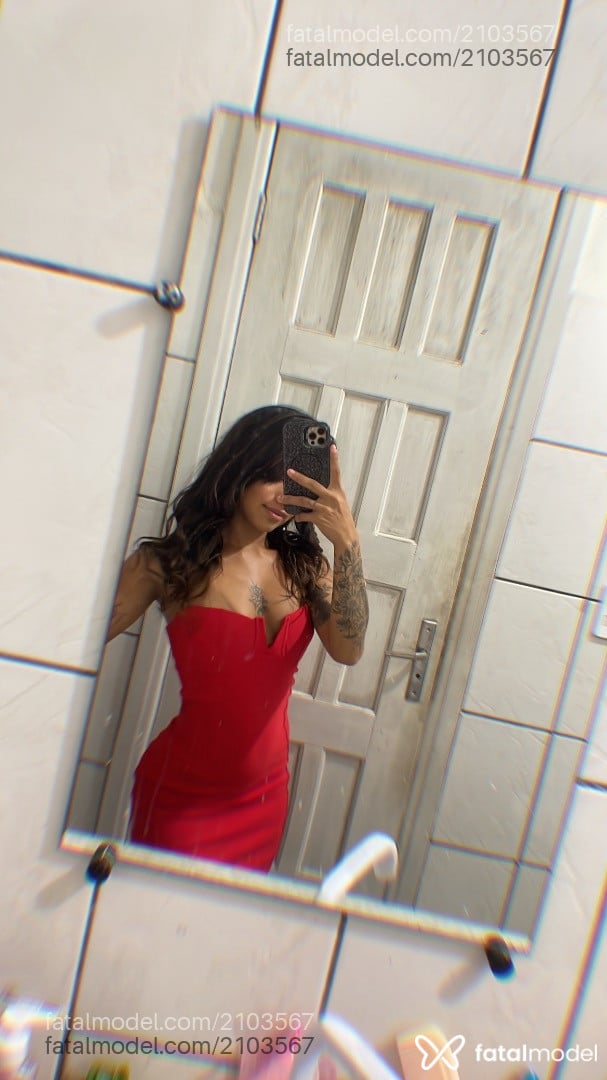 Acompanhante mulher morena (o) de olhos castanhos - Ruby