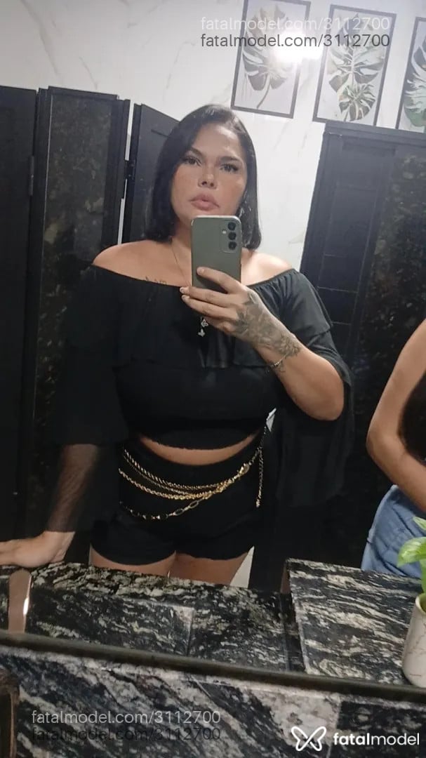 Acompanhante mulher com cabelo castanho de olhos castanhos - Larrisa Mel