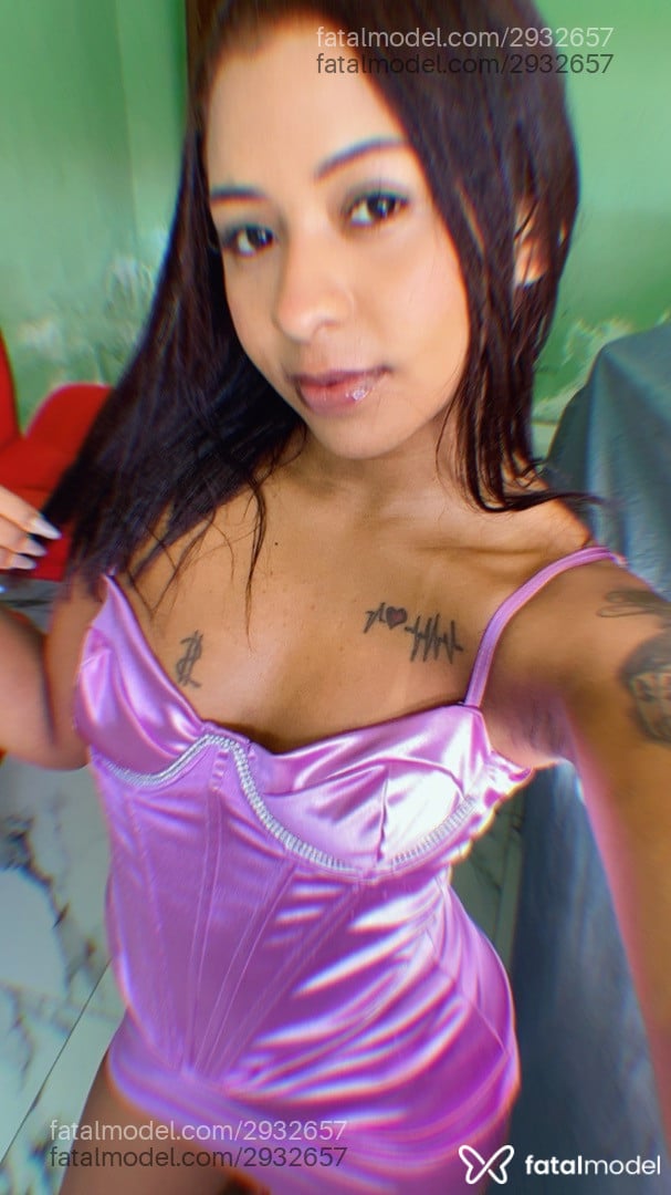 Acompanhante mulher com cabelo castanho de olhos castanhos - Mirela