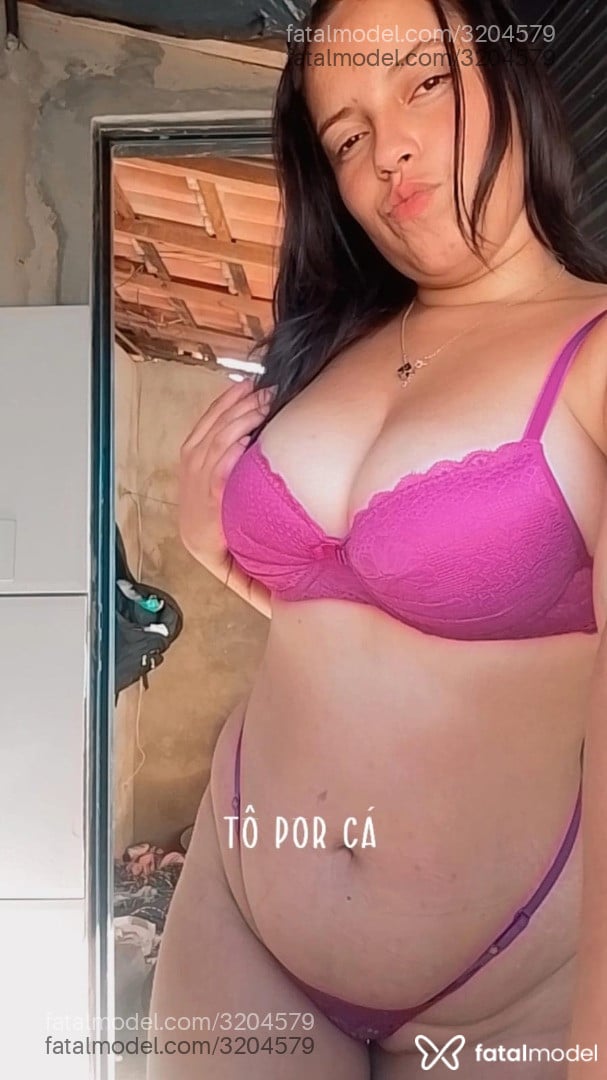 Acompanhante mulher com cabelo castanho de olhos pretos - Isahputa