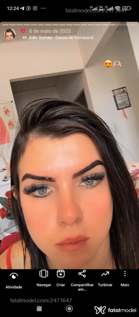 Acompanhante mulher trans com cabelo castanho de olhos verdes - Luanny Moura