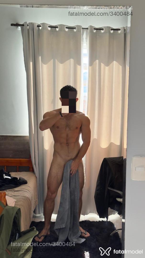 Acompanhante homem com cabelo castanho de olhos castanhos - Henrik Denis