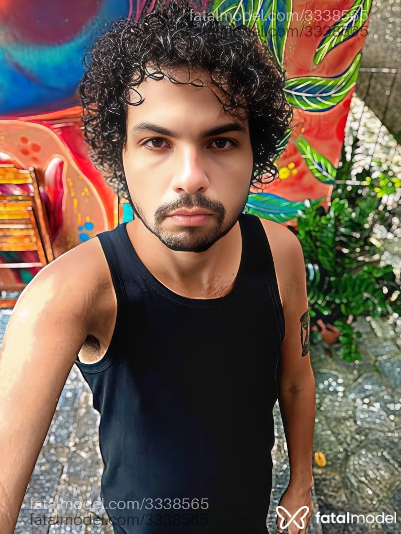 Acompanhante homem com cabelo castanho de olhos castanhos - Matosrob