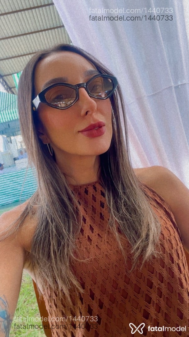 Acompanhante mulher com cabelo castanho de olhos mel - Marcela Diniz