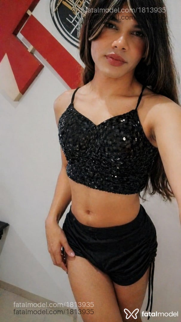 Acompanhante mulher trans com cabelo castanho de olhos castanhos - Izabelle