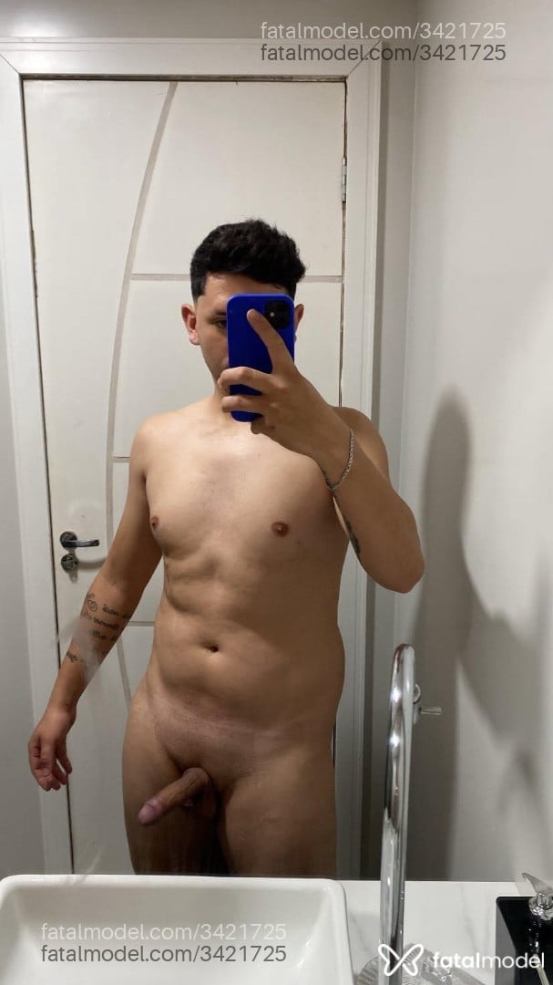 Acompanhante homem morena (o) de olhos castanhos - Thiago
