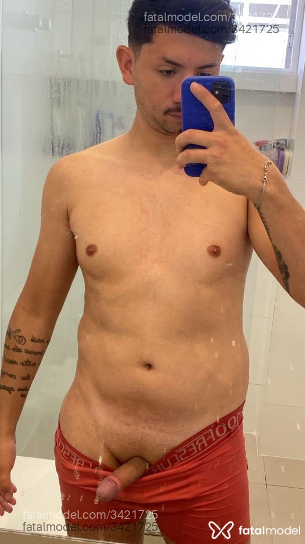 Acompanhante homem morena (o) de olhos castanhos - Thiago