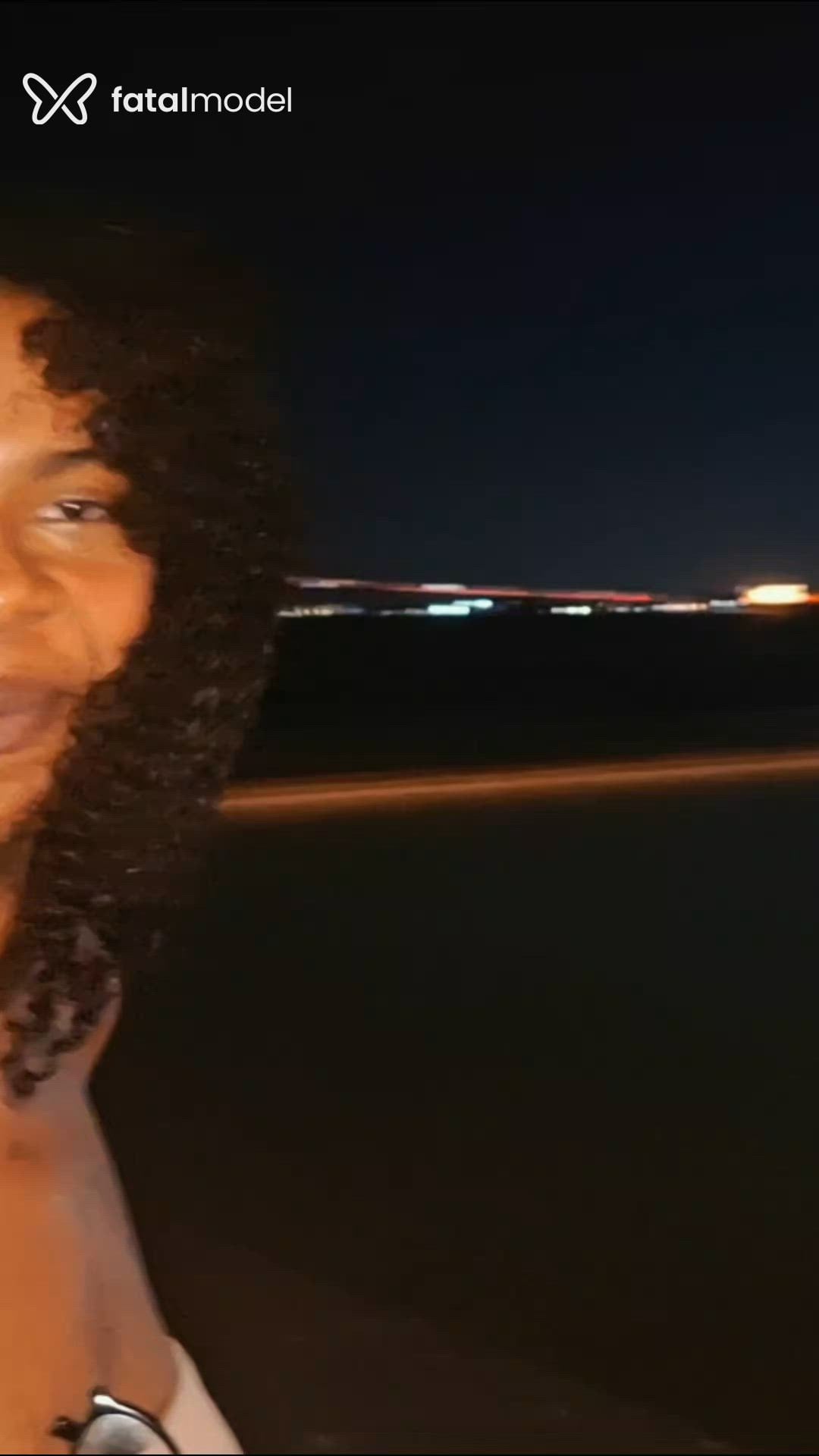 Acompanhante mulher com cabelo castanho de olhos castanhos - Urd
