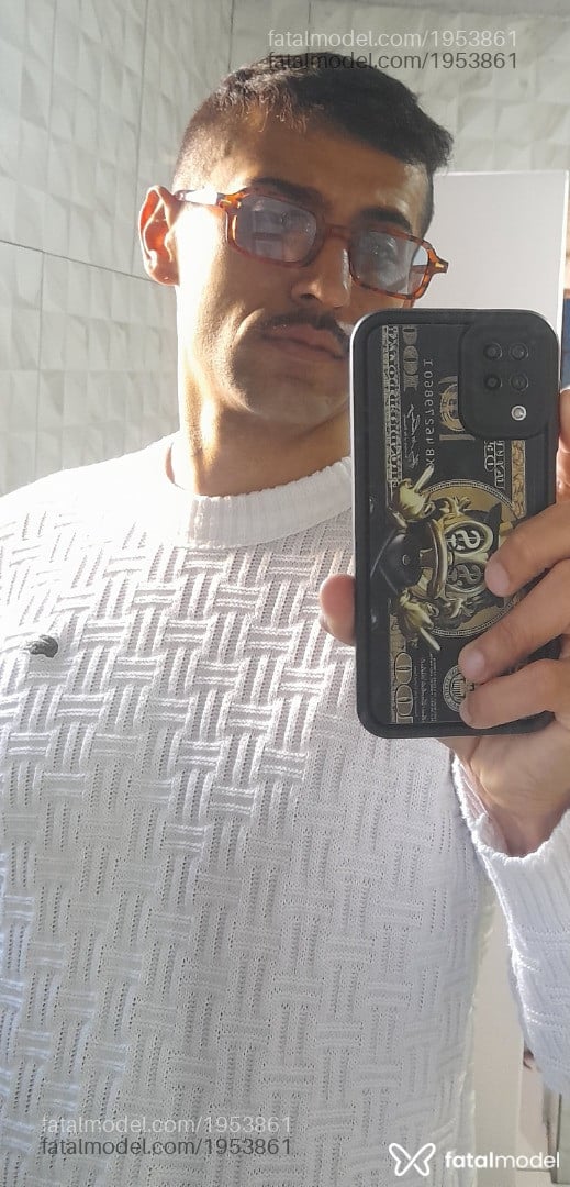 Acompanhante homem com cabelo castanho de olhos castanhos - Pretin