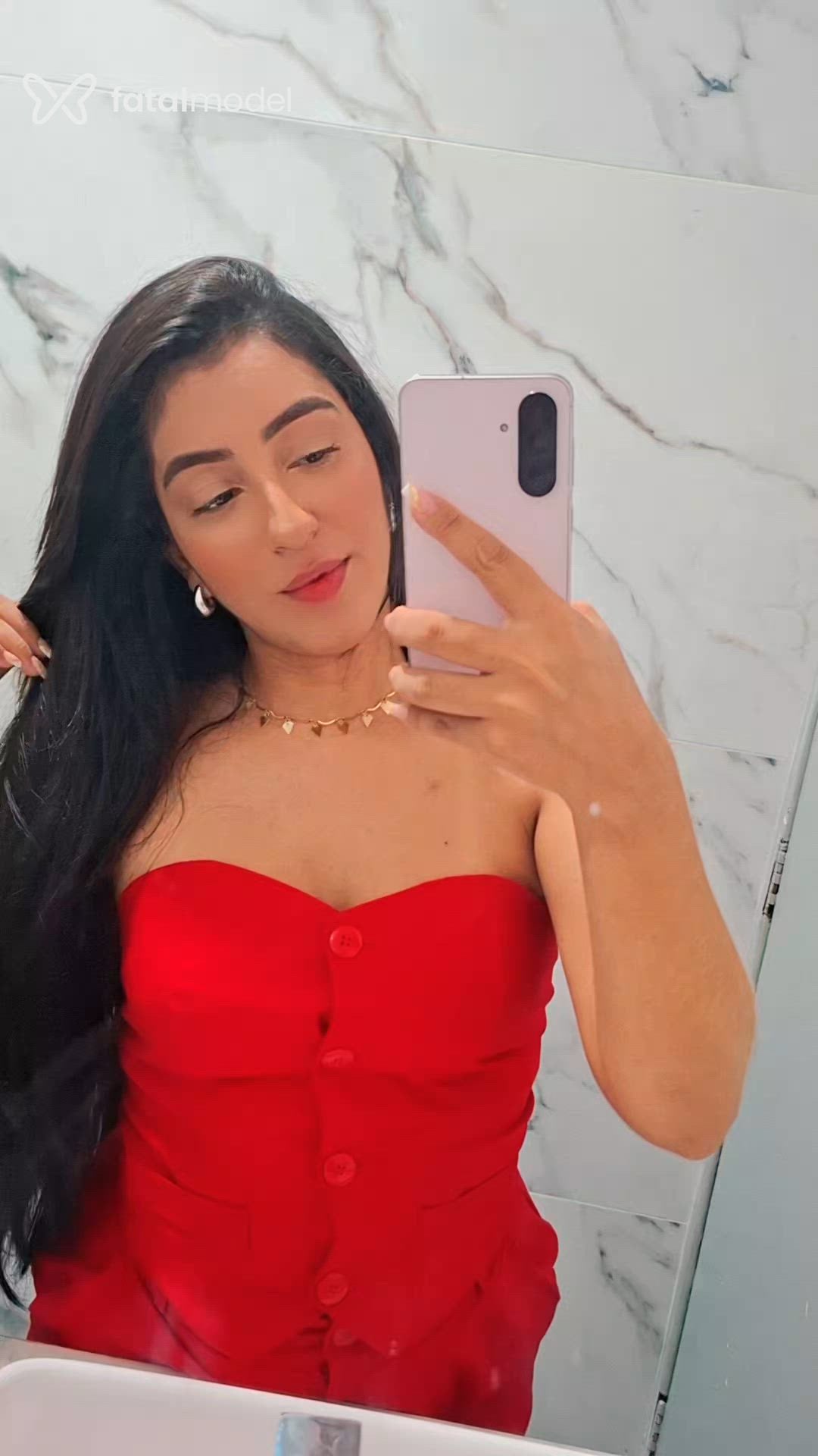 Acompanhante mulher com cabelo castanho de olhos castanhos - Roberta