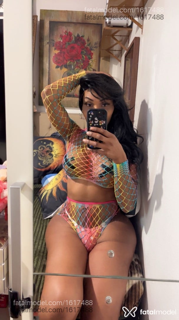 Acompanhante mulher trans morena (o) de olhos castanhos - Pietra