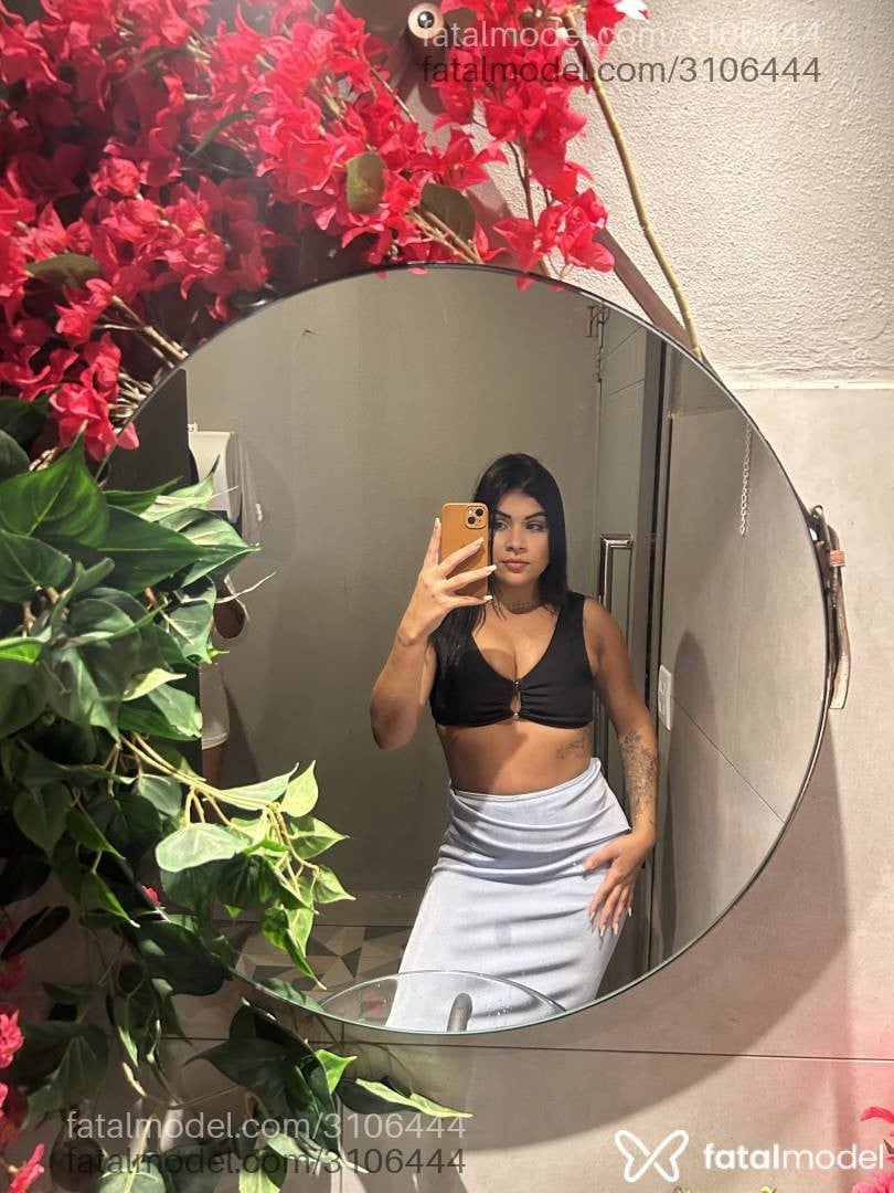 Acompanhante mulher morena (o) de olhos castanhos - Julia