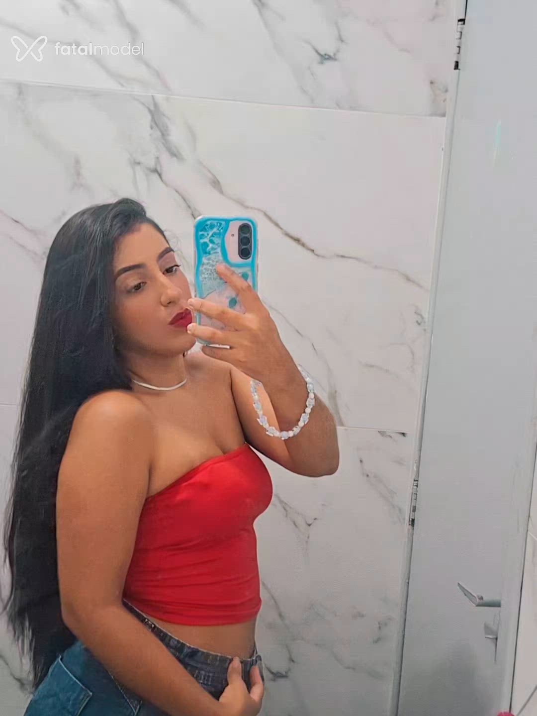 Acompanhante mulher com cabelo castanho de olhos castanhos - Roberta