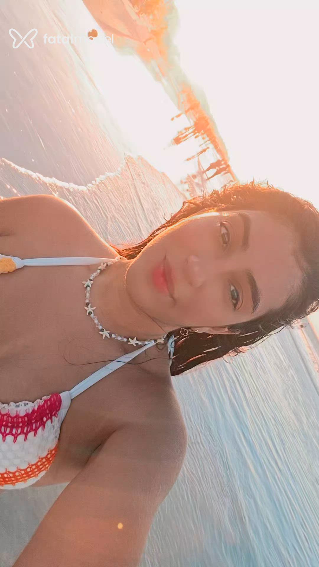 Acompanhante mulher com cabelo castanho de olhos castanhos - Roberta