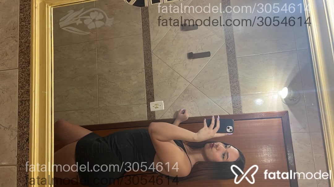 Acompanhante mulher trans com cabelo castanho de olhos castanhos - Kawany
