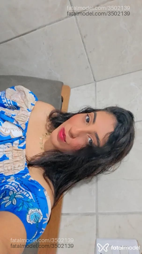 Acompanhante mulher com cabelo castanho de olhos castanhos - Roberta