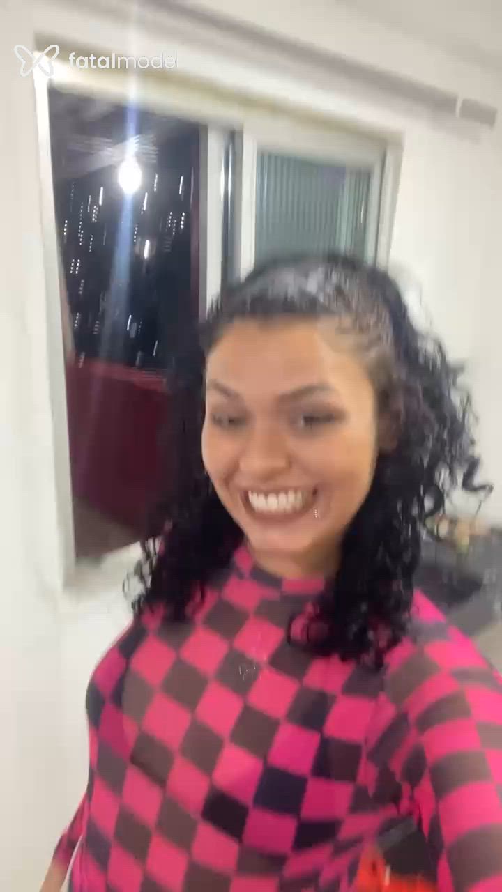 Acompanhante mulher morena (o) de olhos castanhos - Kiara Santos