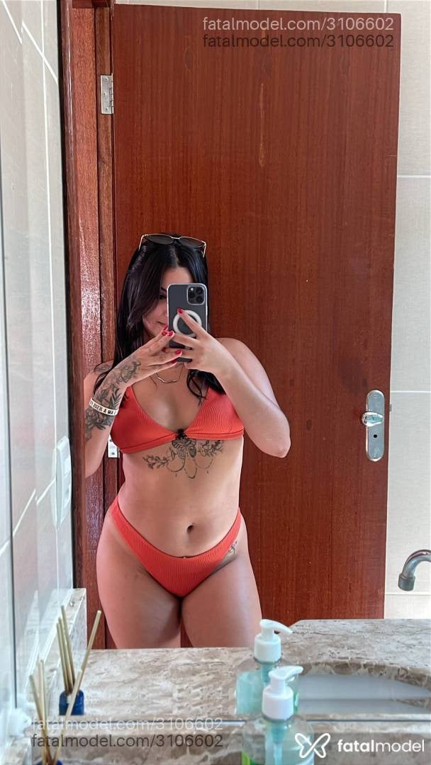 Acompanhante mulher morena (o) de olhos pretos - Milena