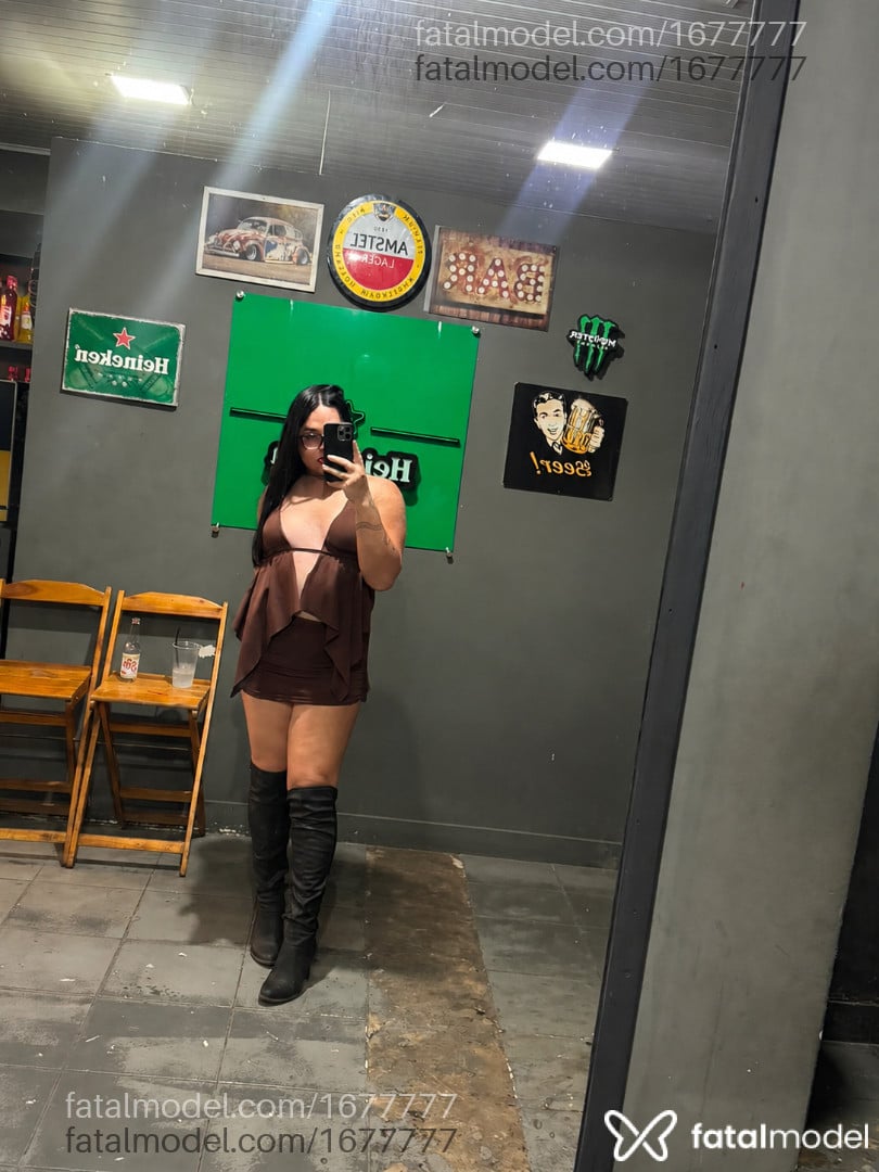 Acompanhante mulher trans morena (o) de olhos castanhos - Alice