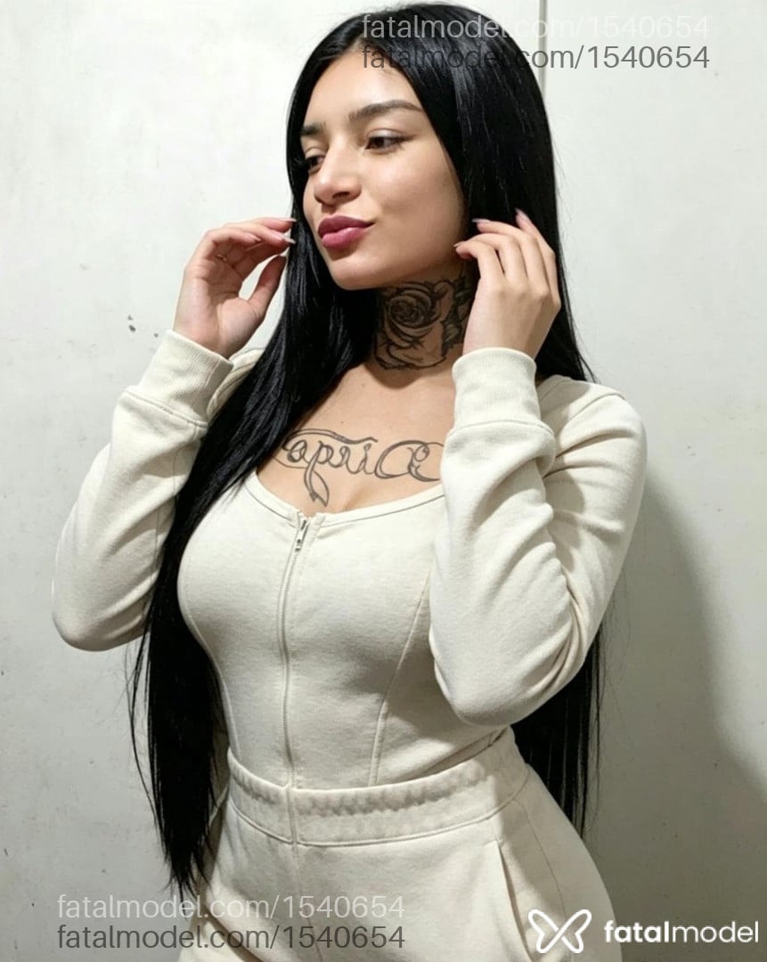 Acompanhante mulher com cabelo castanho de olhos castanhos - Larissa Lais
