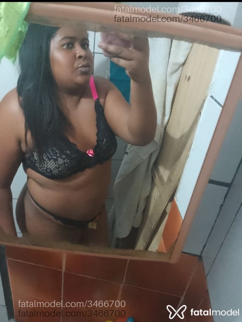 Acompanhante mulher com cabelo castanho de olhos pretos - Heloisa