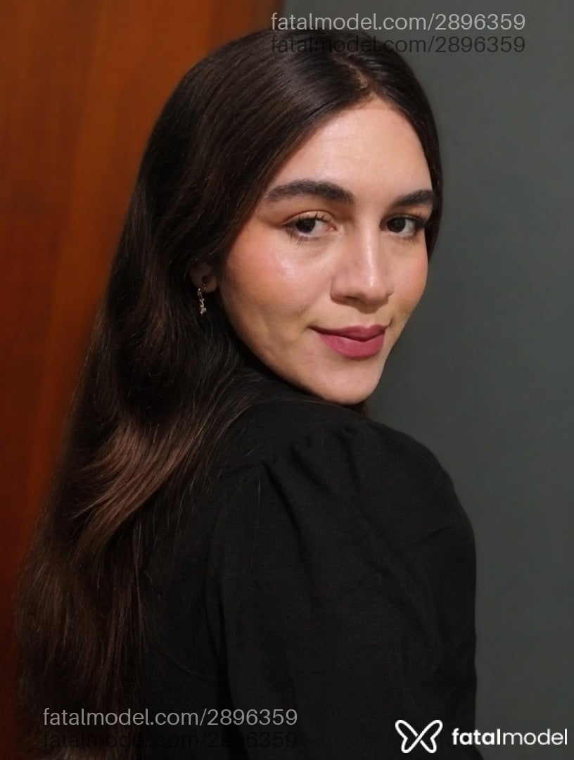 Acompanhante mulher trans com cabelo castanho de olhos castanhos - Rafaella ávila