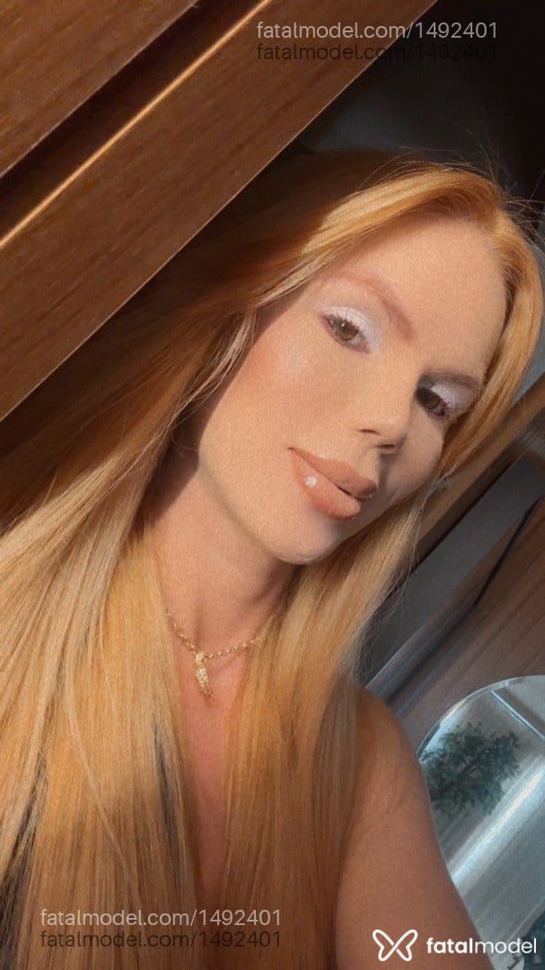 Acompanhante mulher ruiva (o) de olhos castanhos - Eloooo