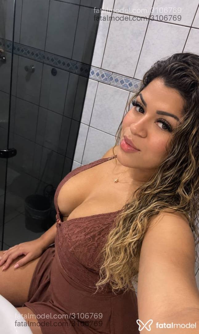 Acompanhante mulher loira (o) de olhos castanhos - Larrissa