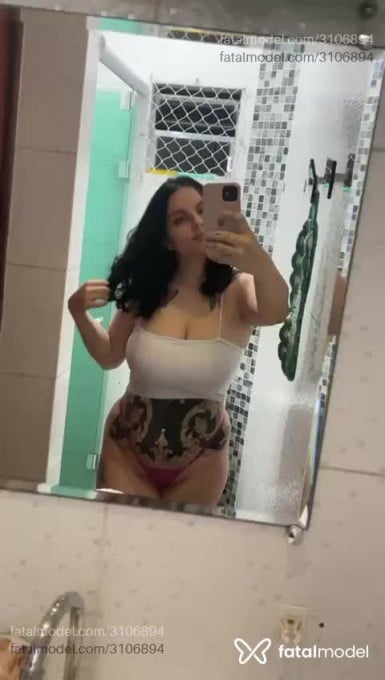 Acompanhante mulher morena (o) de olhos castanhos - Yara Berv Acompanhante mulher morena (o) de olhos castanhos - Yara Berv