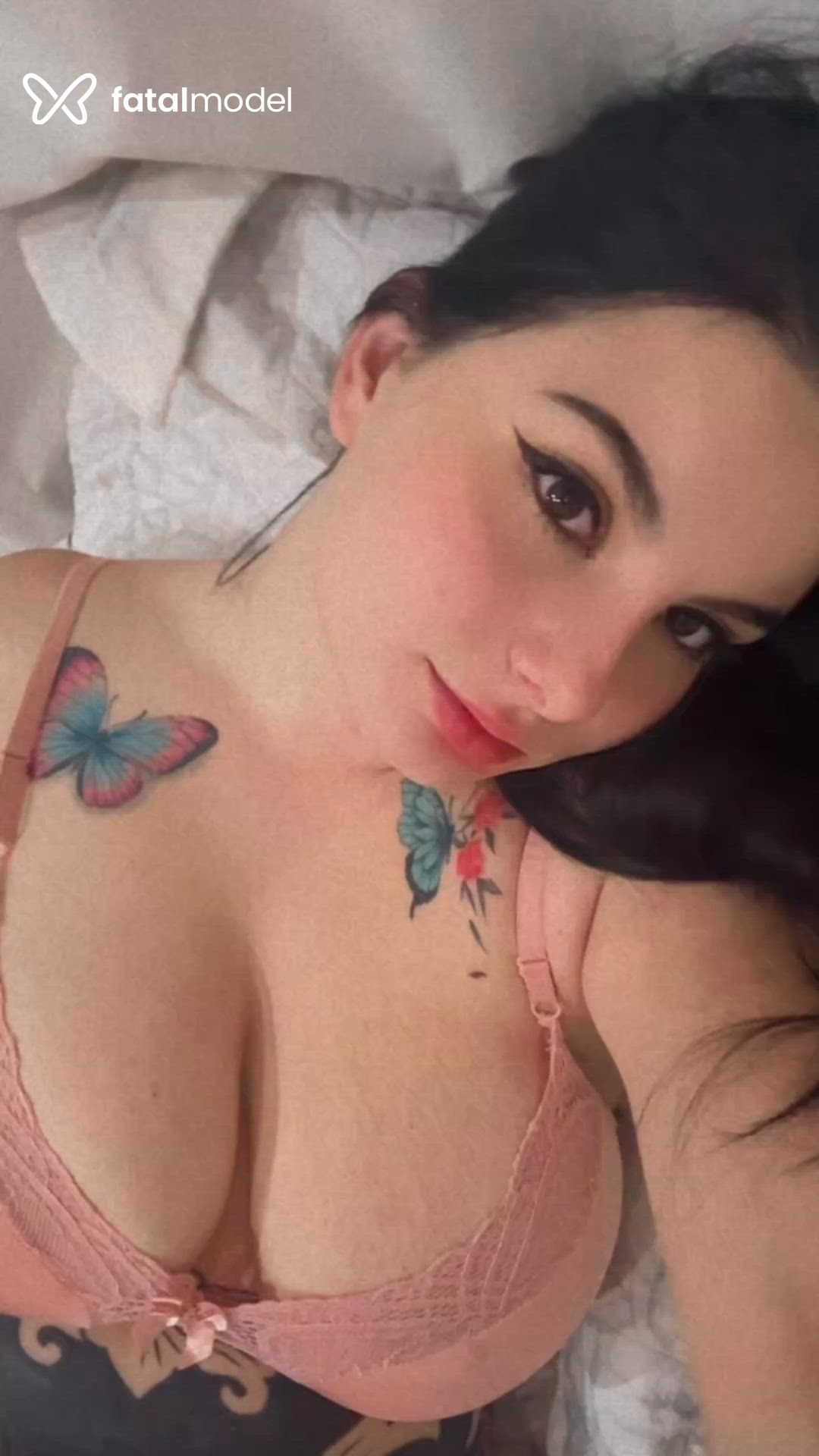 Acompanhante mulher morena (o) de olhos castanhos - Yara Berv Acompanhante mulher morena (o) de olhos castanhos - Yara Berv
