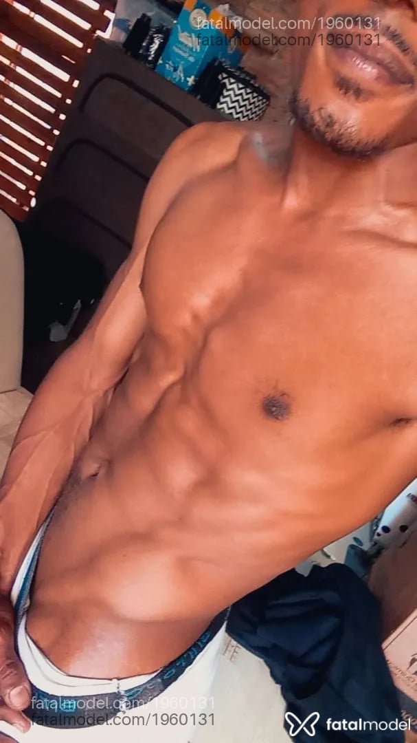 Acompanhante homem morena (o) de olhos pretos - Kalblack