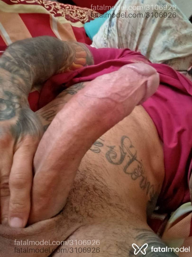 Acompanhante homem sem cabelo de olhos castanhos - Rafael