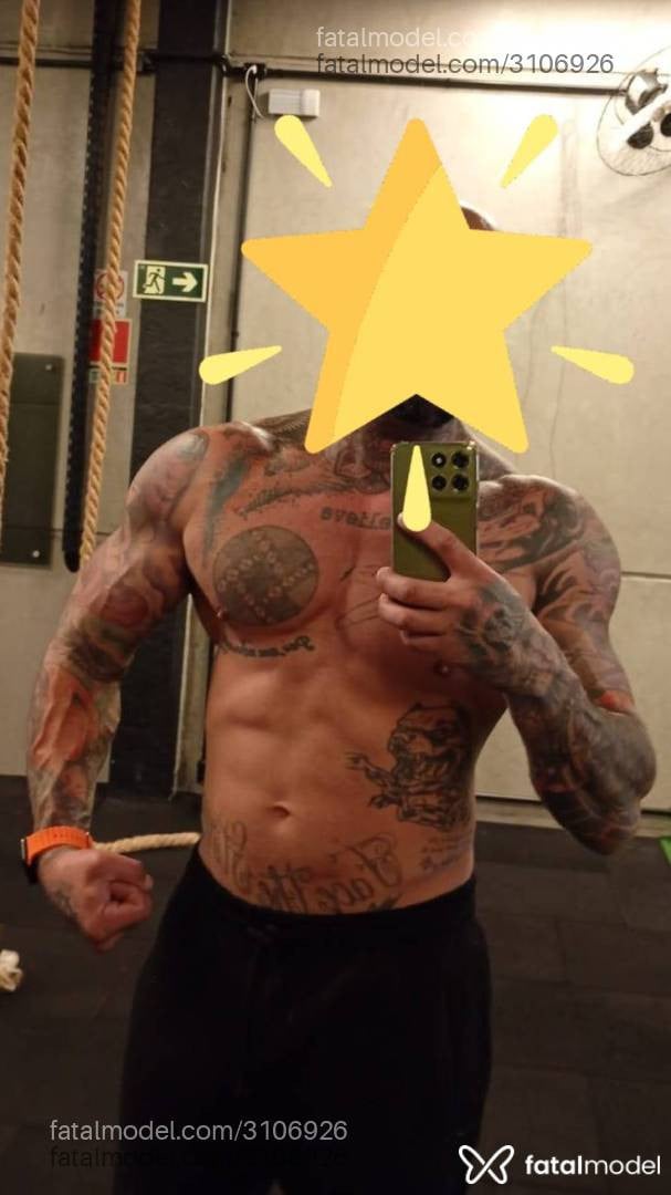 Acompanhante homem sem cabelo de olhos castanhos - Rafael