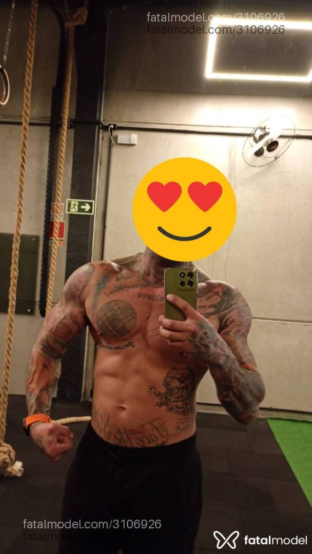 Acompanhante homem sem cabelo de olhos castanhos - Rafael