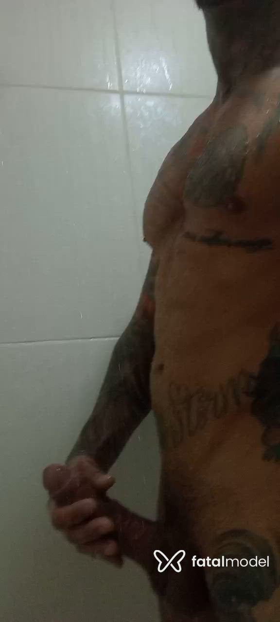 Acompanhante homem sem cabelo de olhos castanhos - Rafael