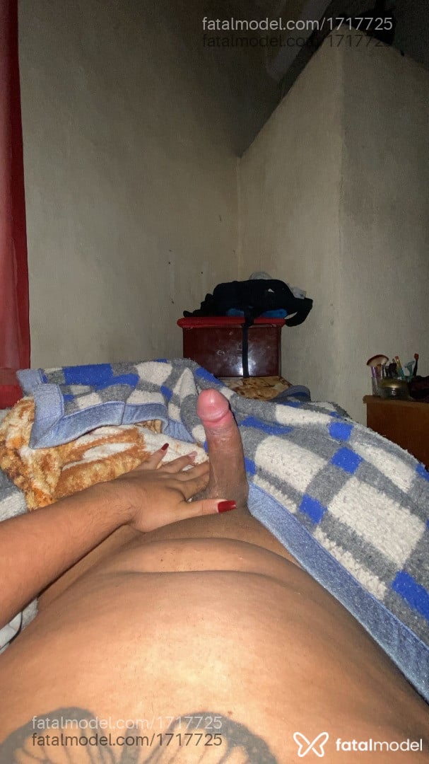 Acompanhante mulher trans loira (o) de olhos verdes - Larissa Urach