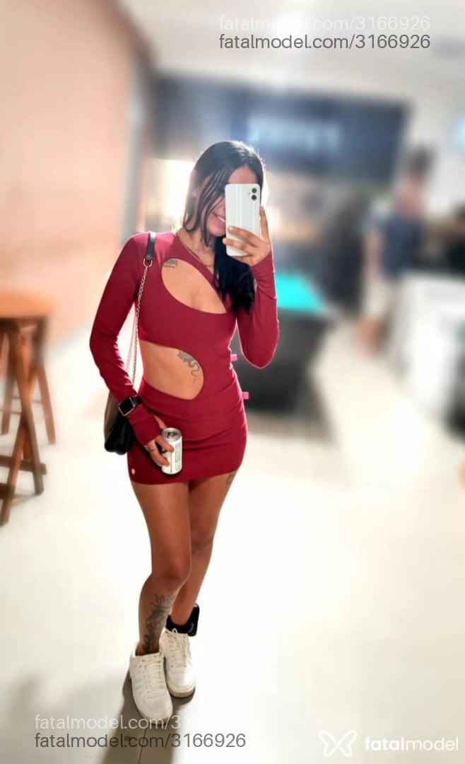 Acompanhante mulher morena (o) de olhos pretos - Helena
